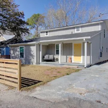 Fabulous Retreat! Centrally Located. Quiet & Cozy! Sleeps 4. Hi Sp Wifi & More.