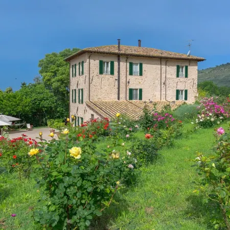 Farmhouse holidays in Umbria, the green heart of Italy, amongst art and nature.