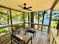 Quaint cottage on Lake Jordan in Titus, Alabama. Private Boat launch!!