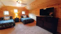 Creekfront Retreat • Hot Tub • Pool Table • Near Town/National Park • Rejuvenate