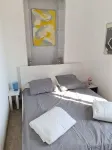 2 rooms in the town center, equipped, tourist port, beaches, shops, private car parks.