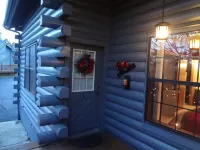 Homey and Lovely Cabin Condo Close to Branson Fun and Area Lakes~Pet Friendly