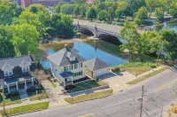 Irish River House - walk to ND!