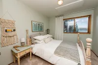 Discovery Bay Lookout: Hot Tub, Sauna & More!