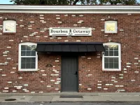 Springside Bourbon Getaway The Hidden Trove附近的飯店