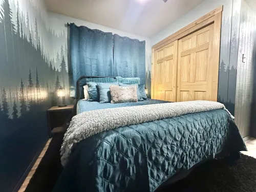Only 2 Blocks from Resort Base! 2b-2ba-Fully Remodeled!
