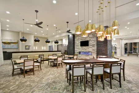 Homewood Suites by Hilton Raleigh Cary I-40 Отели рядом с достопримечательностью «Aspen Center»