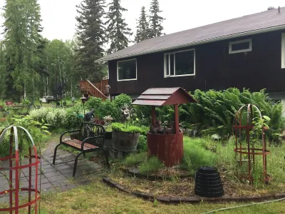 private entrance 1 bedroom/bath by airport & shopping Fairbanks with WiFi Hotel a 