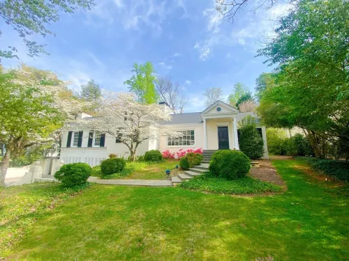 Private Home for Rent in Irving Park - Golf Course Views