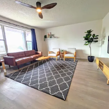 Full 3-bedroom house with entertainment room. 5 minutes to FLW front gate.