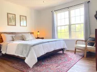 Charming Townhome with Two King Beds & Sep Bath - Boutique