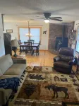 Cabin in Country close to Lake w Hot Tub. - Homestays