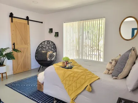 Modern & elegant desert highway with quick access to hiking! Отели рядом с достопримечательностью «Tucson Clay Co-Op»