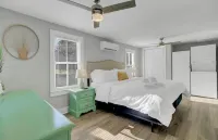 Chic Johns Island Cottage w/ King Bed+Smart TVs!