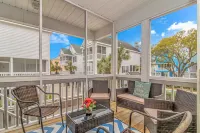 Steps to the beach/ Pool/  Ensuite bathrooms /Arcade/ beautiful safe community