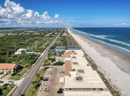 Beachside Sandcastle - Oceanfront, 1st-level Condo in Ponce Inlet Отели в г. Понс-Инлет