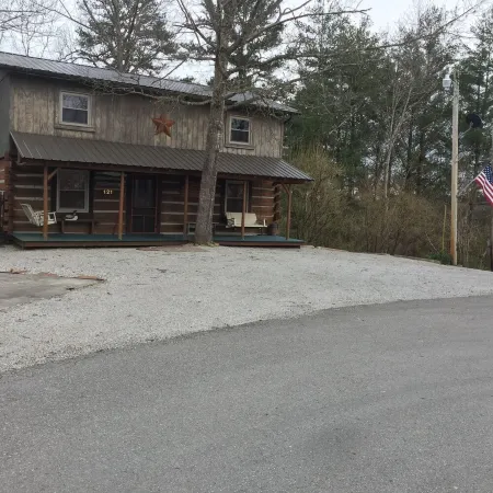 Cabin at Woods Creek Lake in East Bernstadt, Ky Beautiful Wooded Views