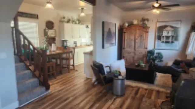 Cozy Romatic Family Mountain Retreat Close to ALL!!