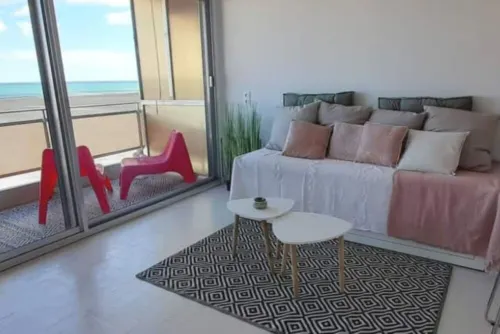 Studio, Lumineux et Doux Face à la Mer. Wifi et Parking Privé
