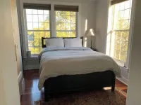 Sun-filled Capitol Hill home w/ parking & roofdeck Hotels in Atlas District