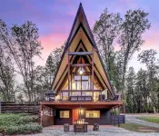 Scenic A-frame - Hot Tub, Basketball Court, Treehouse, Outdoor theater! Hotels in der Nähe von Empire Mine State Historic Park