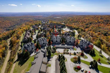 Prime Resort Location, Modern Ski/Out w/ Balcony