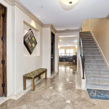 Spacious 4Br, Walk to Beach in Carlsbad Village! Steps to Everywhere!