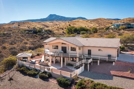 PeaksView Oasis - Spacious, central w/great views