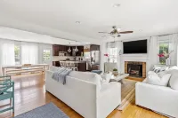 Coastal Retreat With Saltwater Heated Pool, 5 Min To Beach, Fire Pit, 4 BDRM
