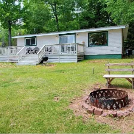 Lakefront Cabin on Snowmobile/UTV Trails