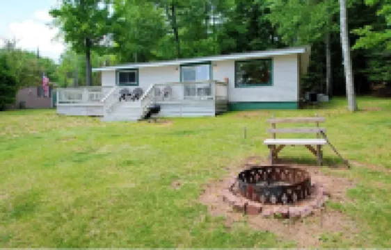 Lakefront Cabin on Snowmobile/UTV Trails