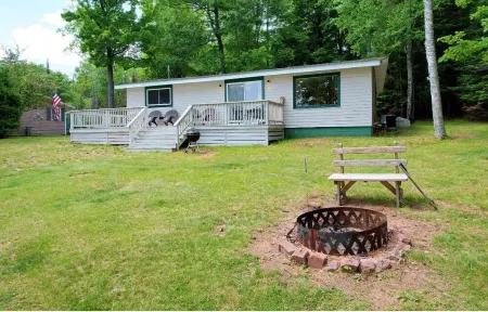 Lakefront Cabin on Snowmobile/UTV Trails