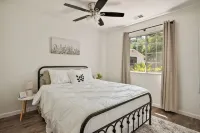 Modern 3 Bedroom Home Spacious Front Porch Atascadero Lake Park附近的飯店