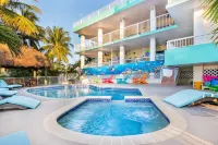 Beach House, Waterfront, Sombrero Beach, Florida Keys Rental, Private Pool, Dock - Boutique