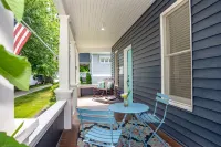 Beautiful Historic Home Near Lake & Downtown 코들레인 호텔