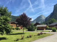 Beautiful, 5-star rated apartment, quiet and 5 minutes from the town centre Hoteles en Samoëns