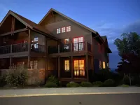 Modern Holiday Penthouse by Yule! Hotels near Thunder Hill Overlook