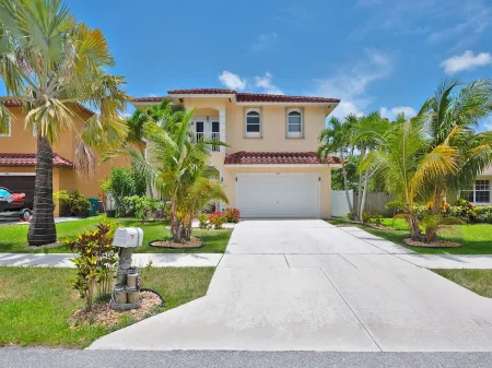 5 Mins to beach; 5BD, 4.5BA, Heated pool, Jacuzzi, Mini Golf, Tiki Huts.