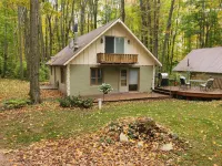 HARBOR SPRINGS 3 BEDROOM / 2 BATH COUNTRY CHALET Hotels in Pleasantview Township