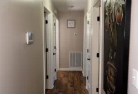 Charming 3-bedroom house in Pleasant Oak Grove with AC, WiFi Hotels in Oak Grove