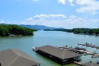Modern Lake Front Condo | Renovated Professionally  | Amenities