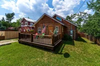 Small log home in the heart of Little Italy