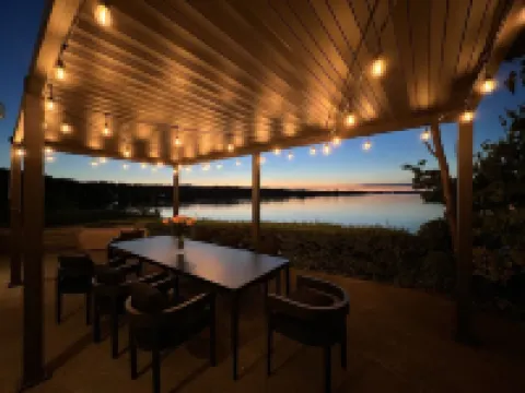 End of the Point - Main House    - - Book Now for the 2026 World Cup - - โรงแรมในเบรเมอร์ตัน