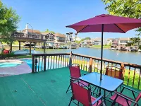 Lakefront Retreat with Pool, Spa, Golf, Fishing,  Boat slip, Kayaks & Marina