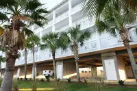 YOUR WATERFRONT GETAWAY ON THE GULF