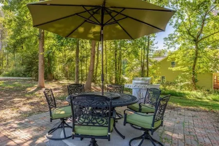 "Cedar Cottage"- Comfort & Style Near Lake Norman