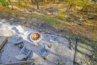 Rustic Private Cabin Outdoor Hot tub w/ Lake View