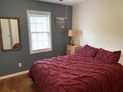 Compass Rose: Orient yourself! 3 bedroom peaceful retreat on the lake