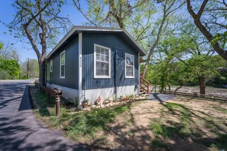 Private River Haus Directly on the Tube Chute!