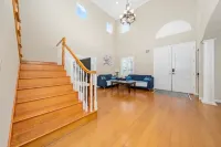 Convenient Located Warming Large 4 Bedroom 3 Bath Home Near DTLA over 2,100 SF